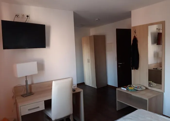 Cafe Restaurant Rohan *